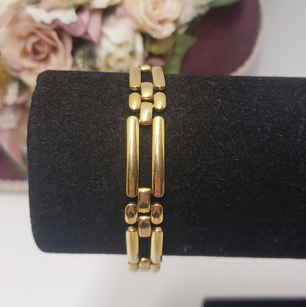 Gorgeous Vintage Gold tone Bracelet - Picture 2 of 5